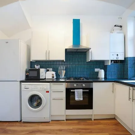 3 Bedroom With Free Parking Apartment Leeds (West Yorkshire)