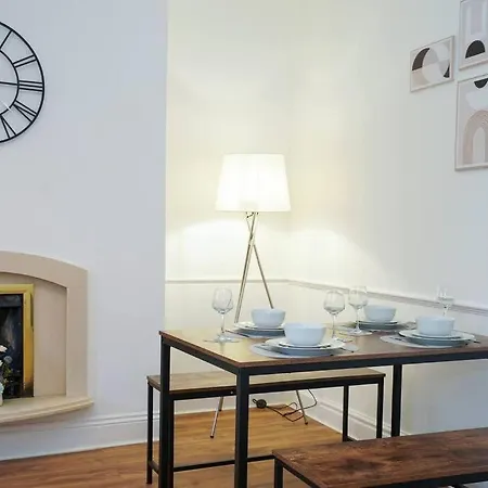 Apartment 3 Bedroom With Free Parking *