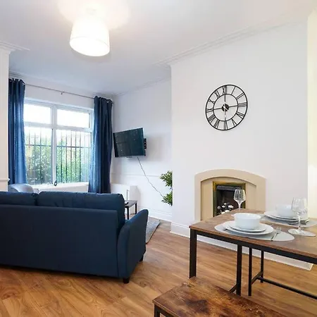 3 Bedroom With Free Parking *