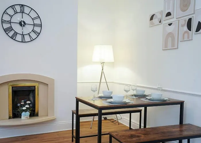 Apartment 3 Bedroom With Free Parking *