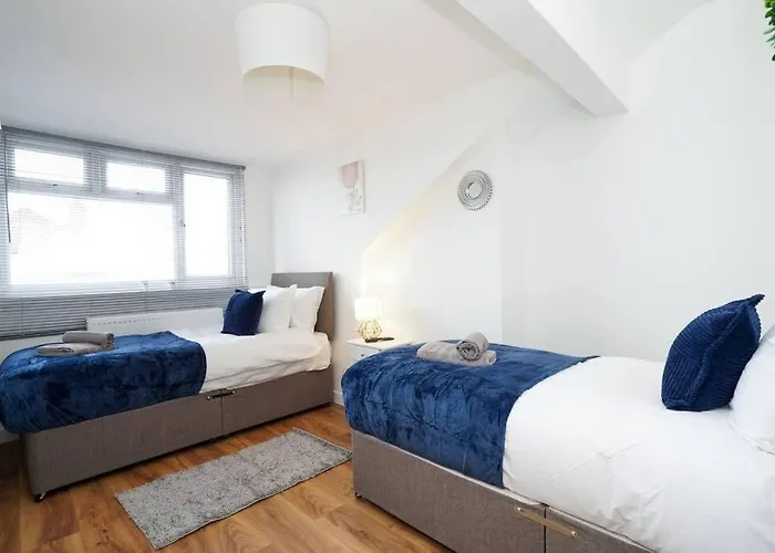 3 Bedroom With Free Parking *