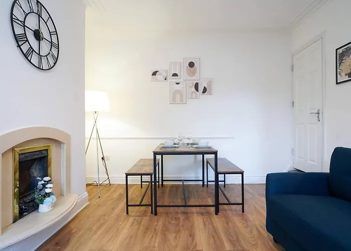 3 Bedroom With Free Parking Leeds (West Yorkshire)