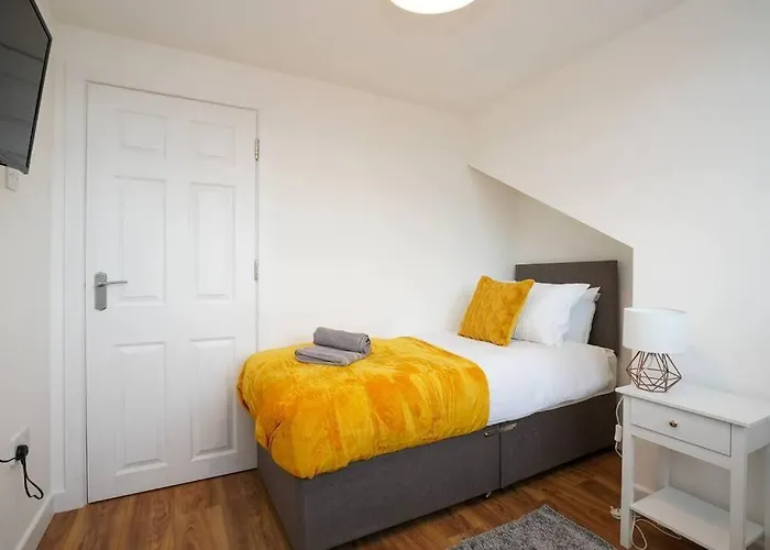 3 Bedroom With Free Parking *