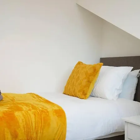 3 Bedroom With Free Parking * 利兹