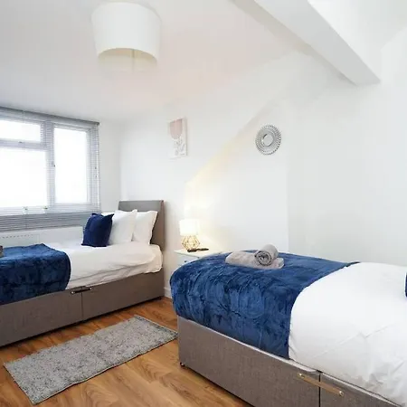 3 Bedroom With Free Parking *