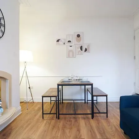 3 Bedroom With Free Parking Leeds (West Yorkshire)