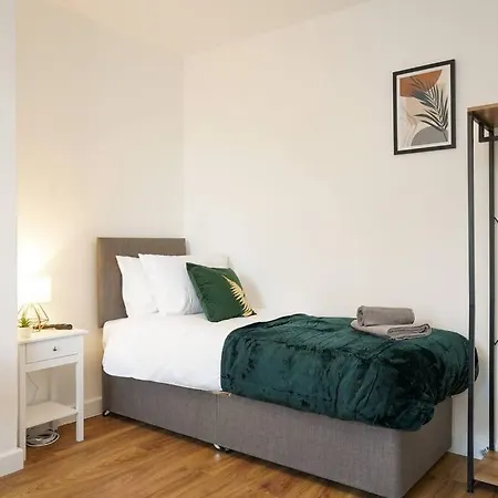 3 Bedroom With Free Parking