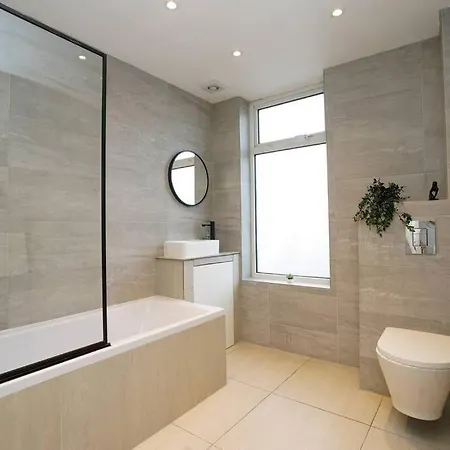 3 Bedroom With Free Parking 公寓 利兹