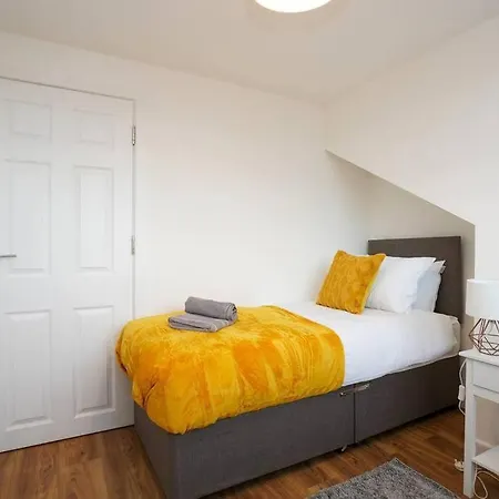 3 Bedroom With Free Parking *