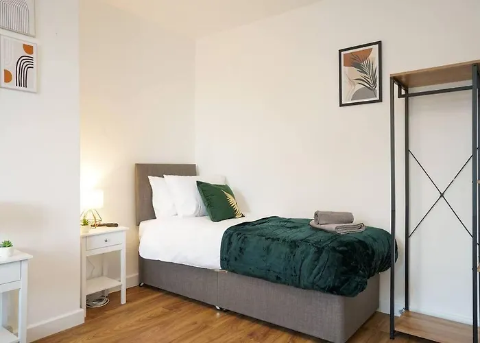 3 Bedroom With Free Parking