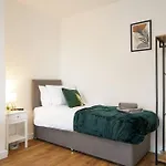 3 Bedroom With Free Parking